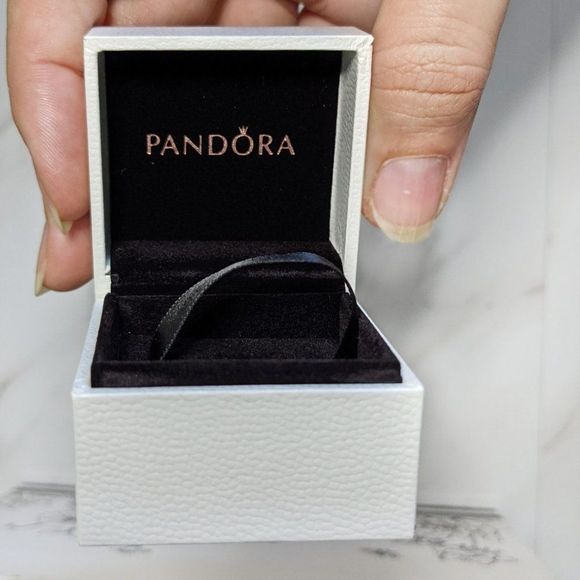 Pandora Square Authentic Jewelry Gift Box - Picture 4 of 5